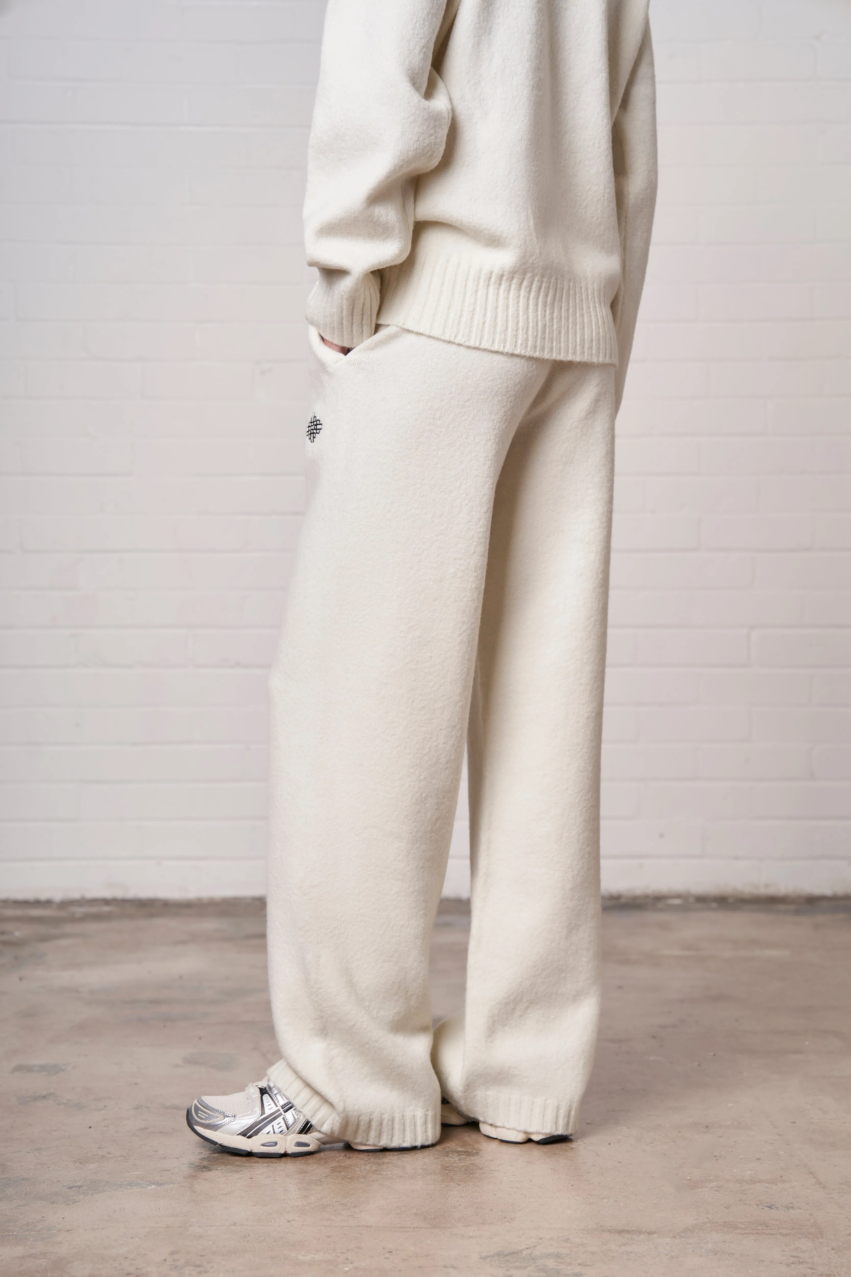 FLUFFY KNITTED EMBLEM EMBROIDERED JOGGER - OFF WHITE