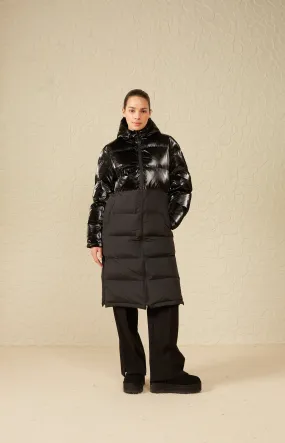 Long puffer jacket with long sleeves, hoodie and pockets