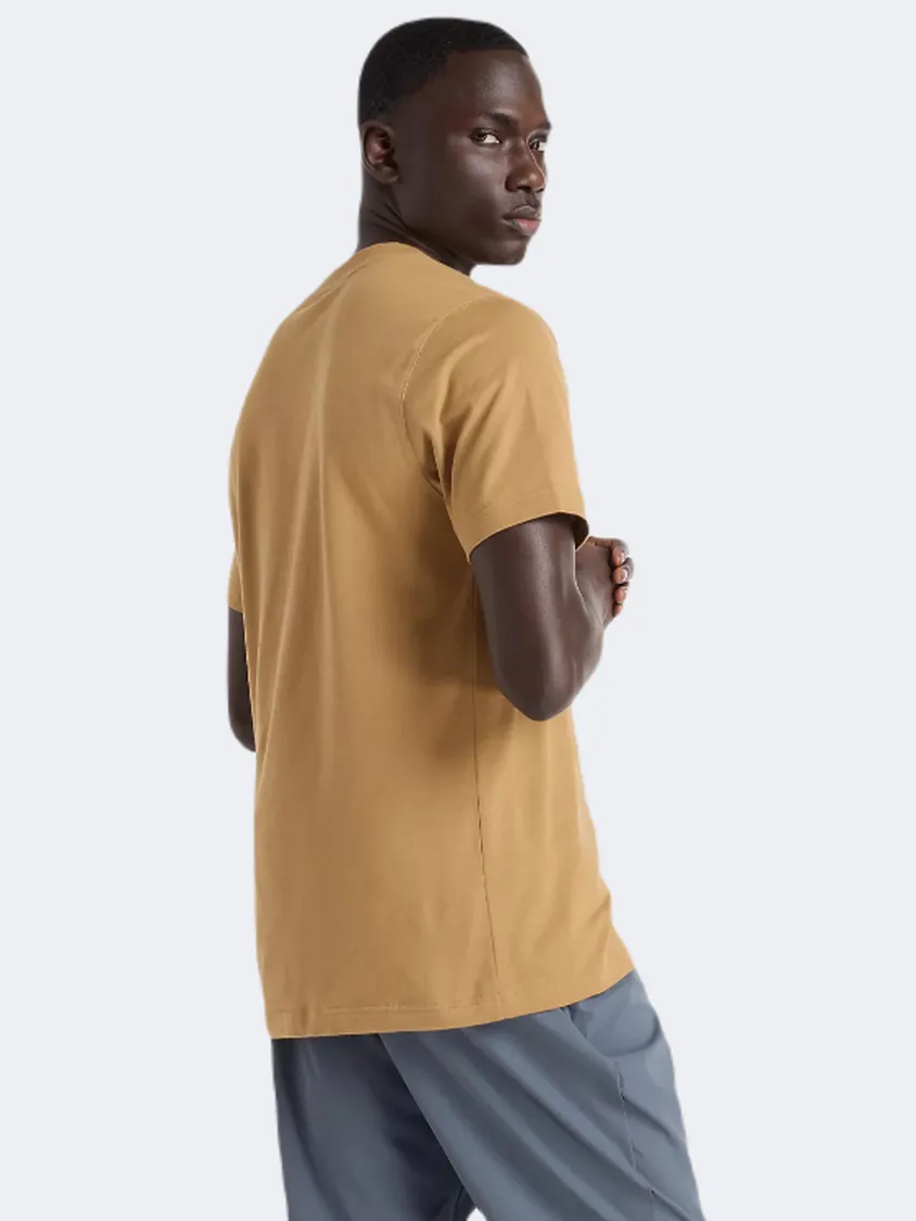 New Balance Essential Logo Men Lifestyle T-Shirt Great Plains